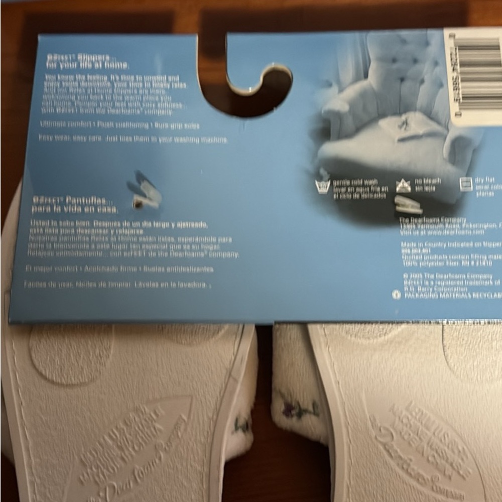 Dearfoams White Floral Women's Slippers - Picture 2 of 2